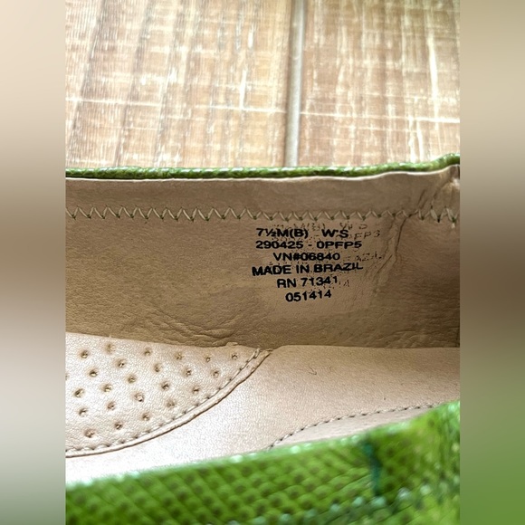 L.L.Bean Green Flat Shoes. Size: 7.5 Color: Green - Picture 7 of 7